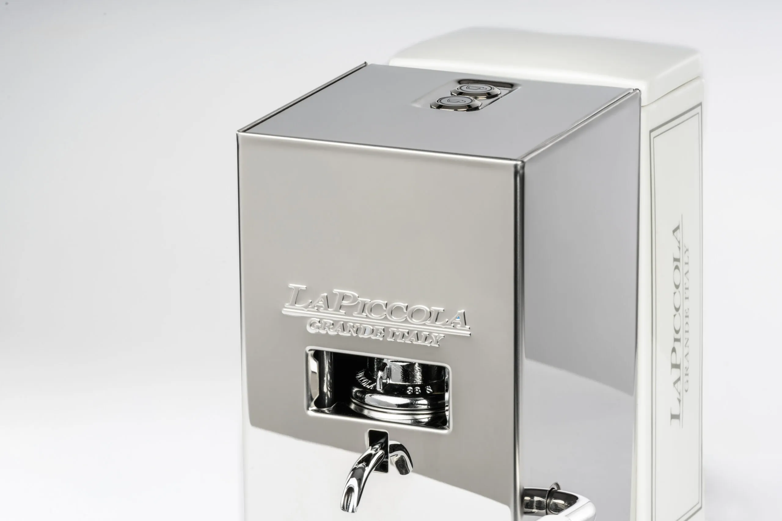 Кафе Машина Piccola  автоматична двойно полирана с керамичен резервоар