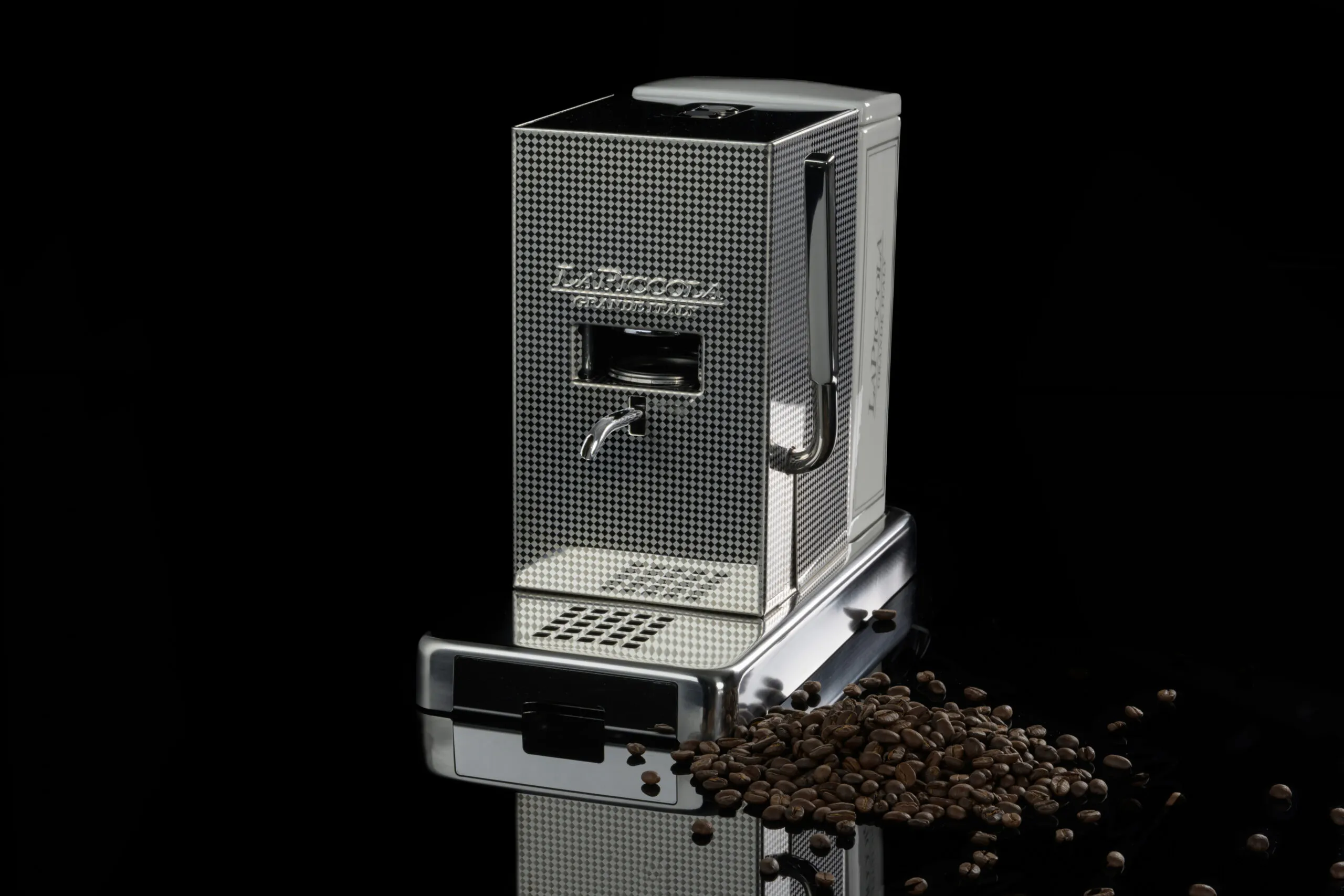 Кафе Машина La Piccola Perla  автоматична с керамичен резервоар